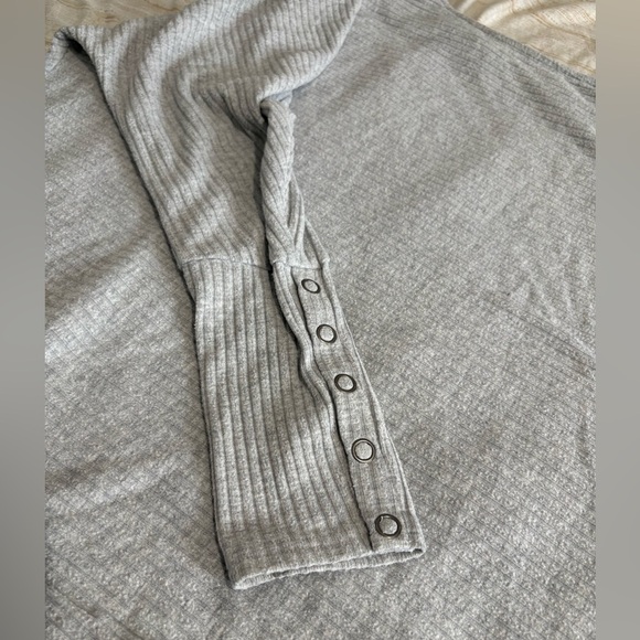 Caslon Nordstrom ribbed grey long sleeve sweater shirt size large button sleeve - Picture 6 of 10